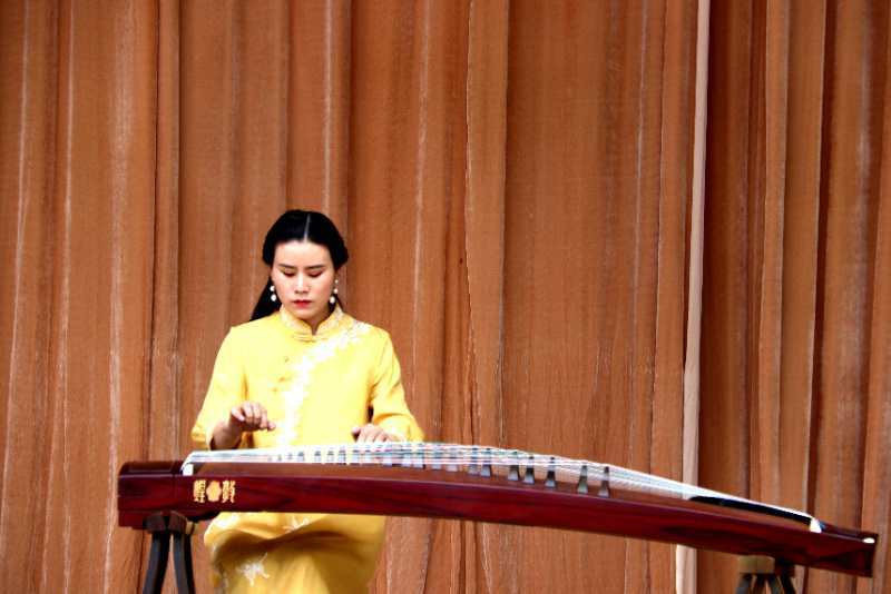 小凤梅首场公益演出在荥阳拉开序幕