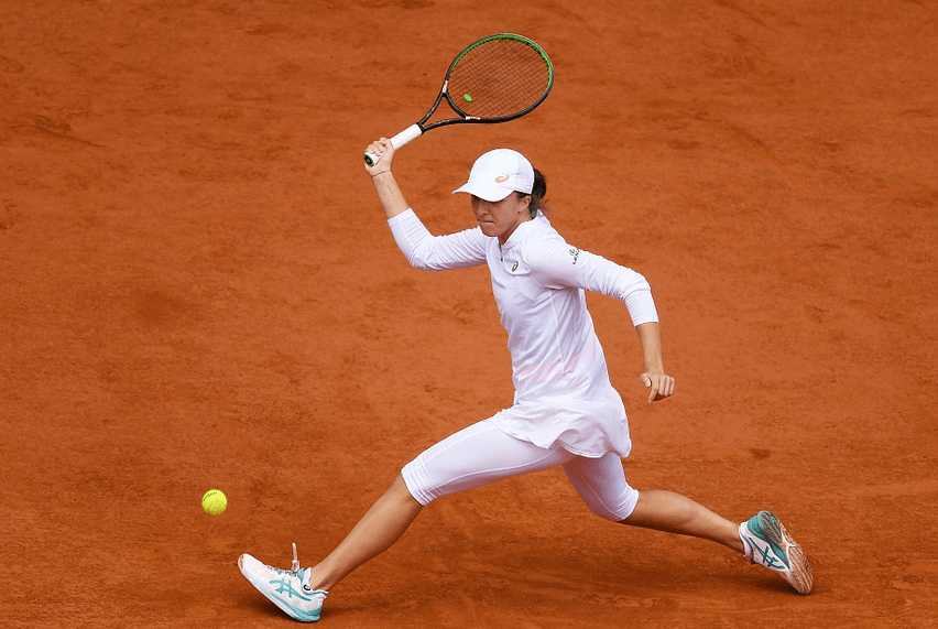 高清法网女单决赛斯维亚泰克夺冠开心亲吻奖杯