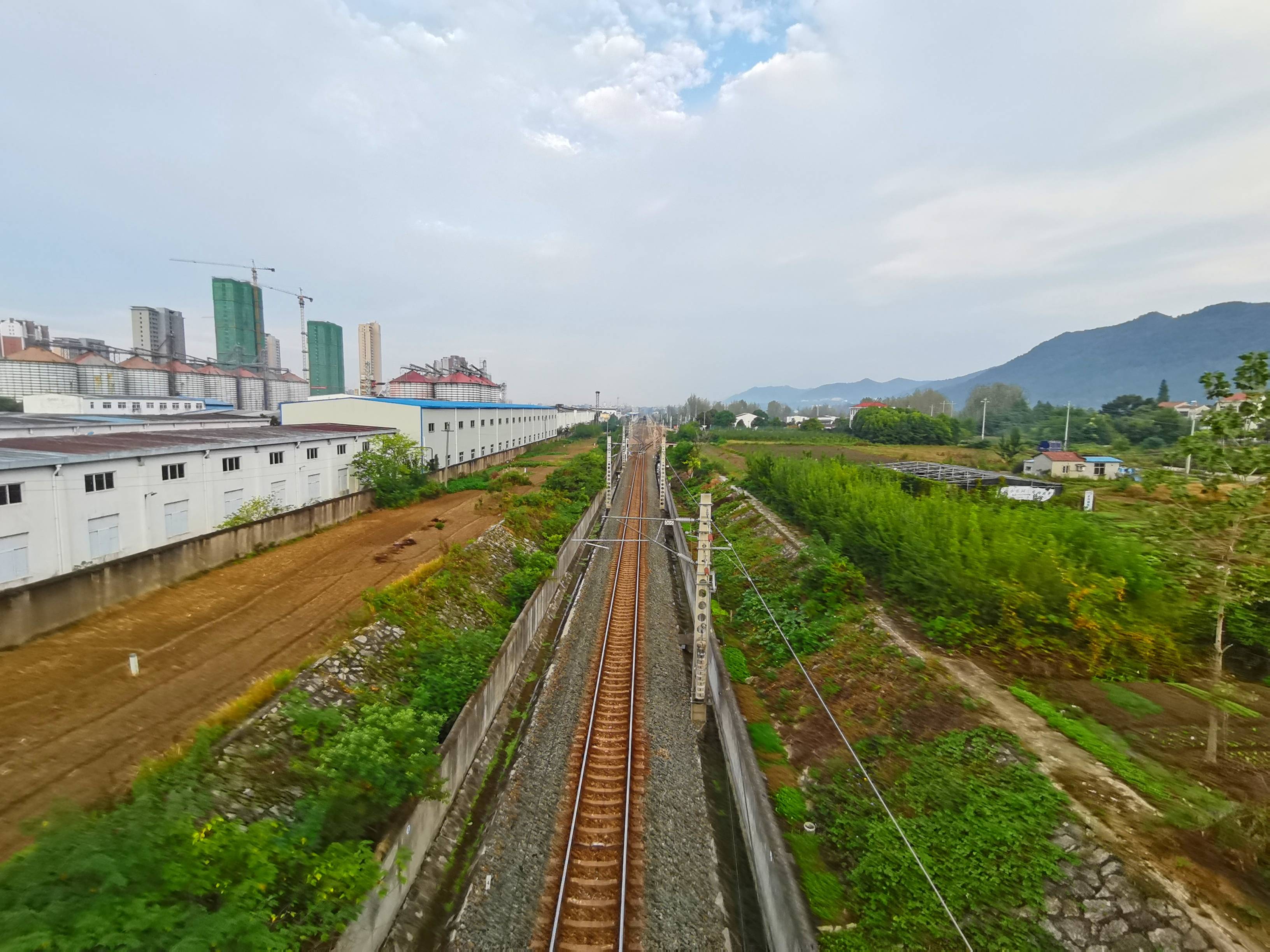 10月10日,京山火车站,天高云淡.