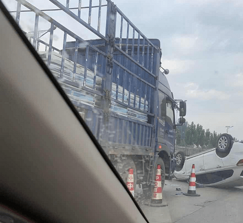 今天突发车祸 刚刚,接到网友爆料称:泰安岱岳区104国道大汶口附近