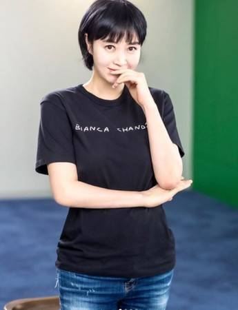 《信号》金惠秀晒娃娃头造型自拍 网惊:这50岁?_手机搜狐网