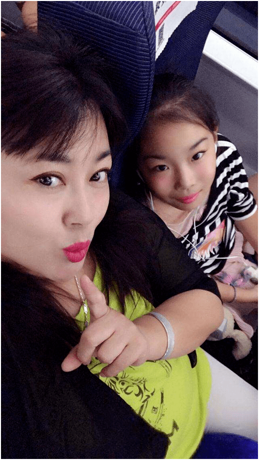 李菁菁,都50岁的人了,有什么可秀的!_刘振