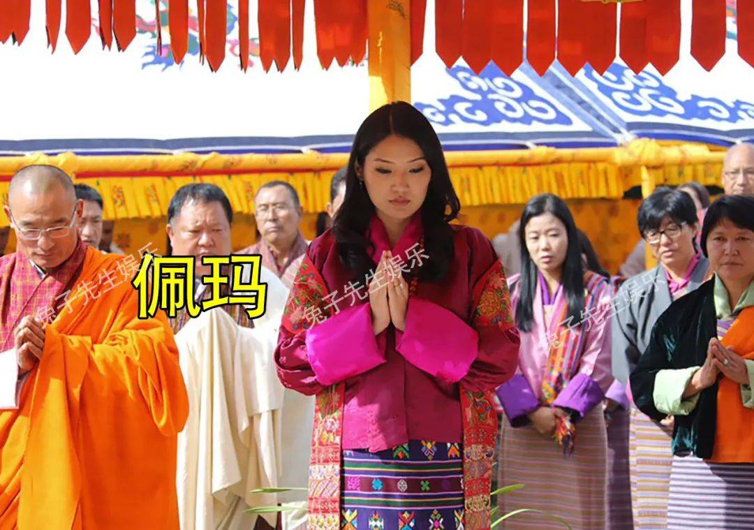 旺楚克国王宫外密会佳人,这让吉增·佩玛王后雪上加霜,她最大的慰藉就