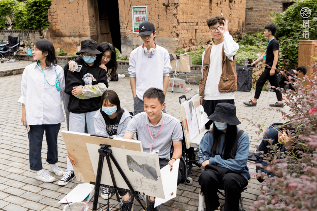 广西图南画室写生季漓江画秋雨古寨绘新篇