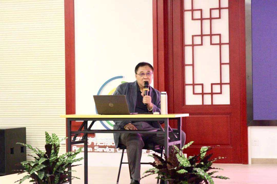 懂法帝特邀律师洪伟律师围绕"日常法律知识"展开宣讲,为社区居民及