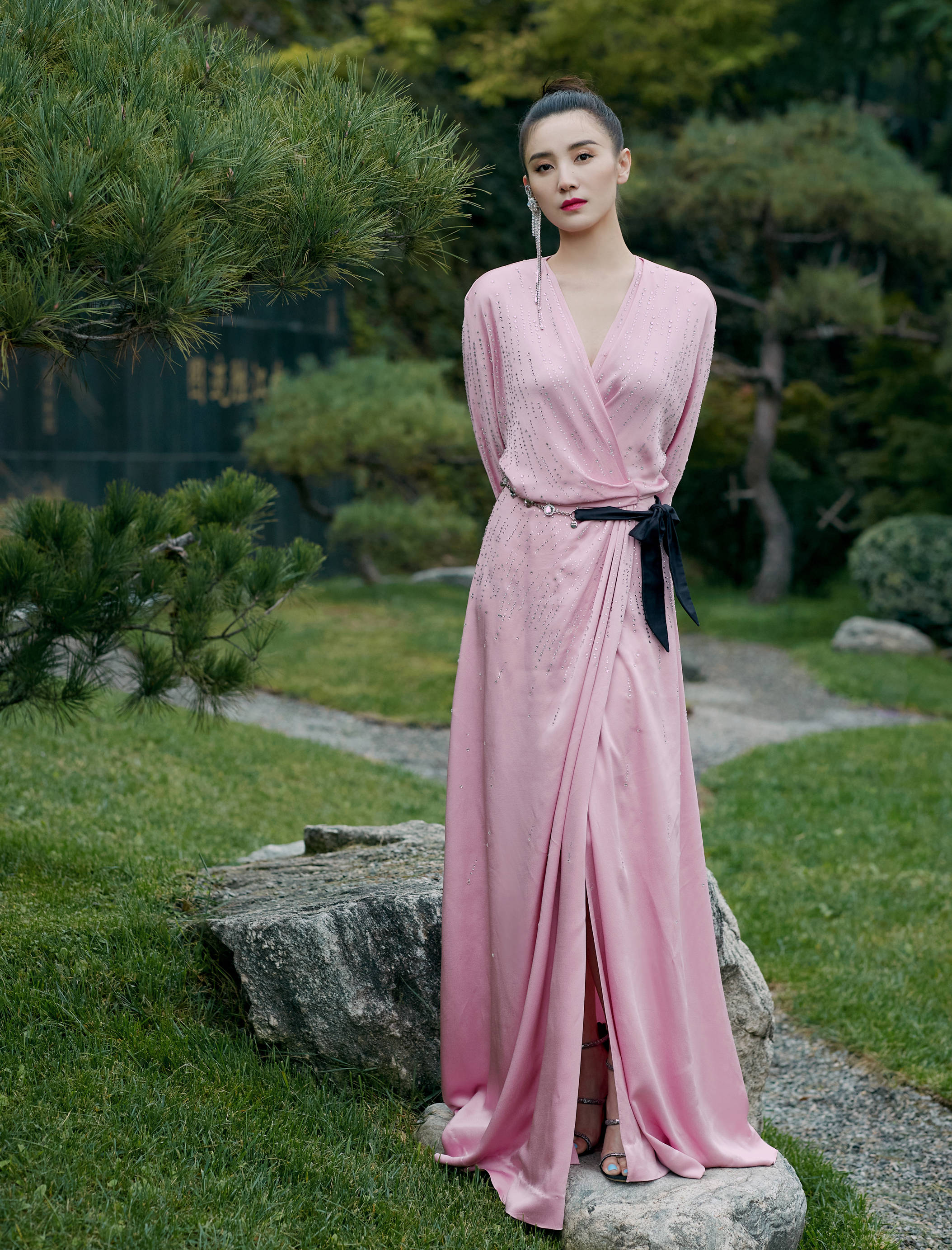 宋佳出席丝绸之路国际电影节开幕式 任特别推荐人致敬电影力量