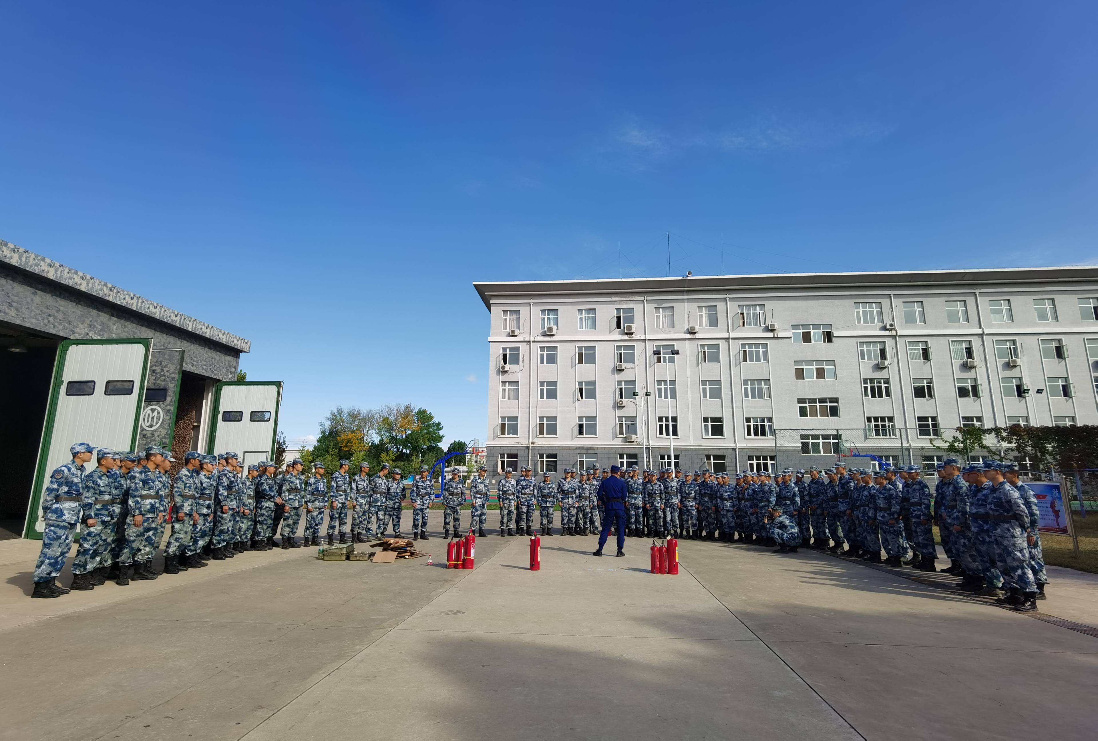 顺义消防走进辖区空军部队开展一警六员消防基本技能实操培训