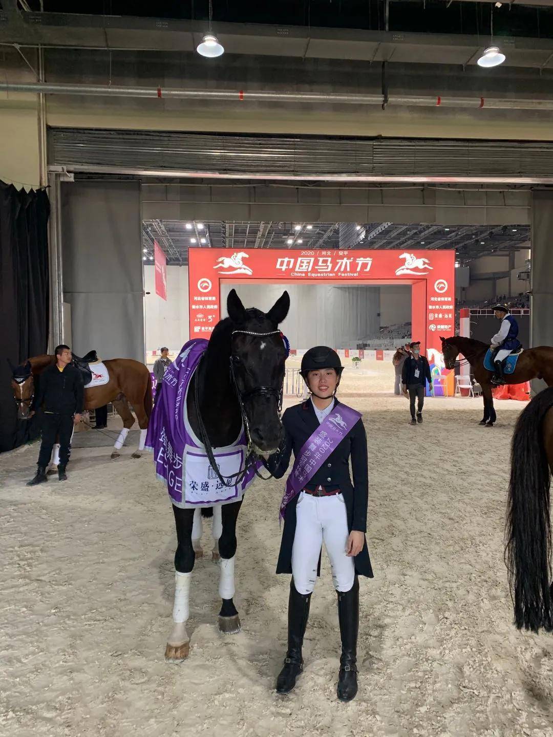 红朗姆马粮2020中国马术盛装舞步冠军杯赛亚军骑手吴悦未来想做职业