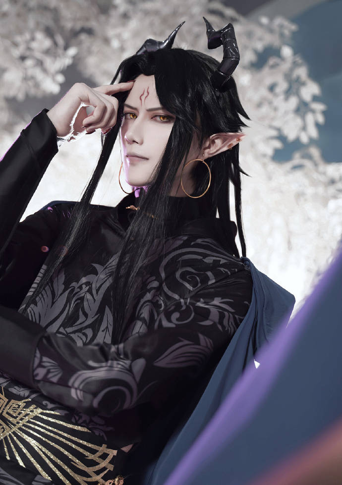 熊祁cos《魔尊要抱抱》夜漓,作者直夸还原,希望能安排老年组呀_作品