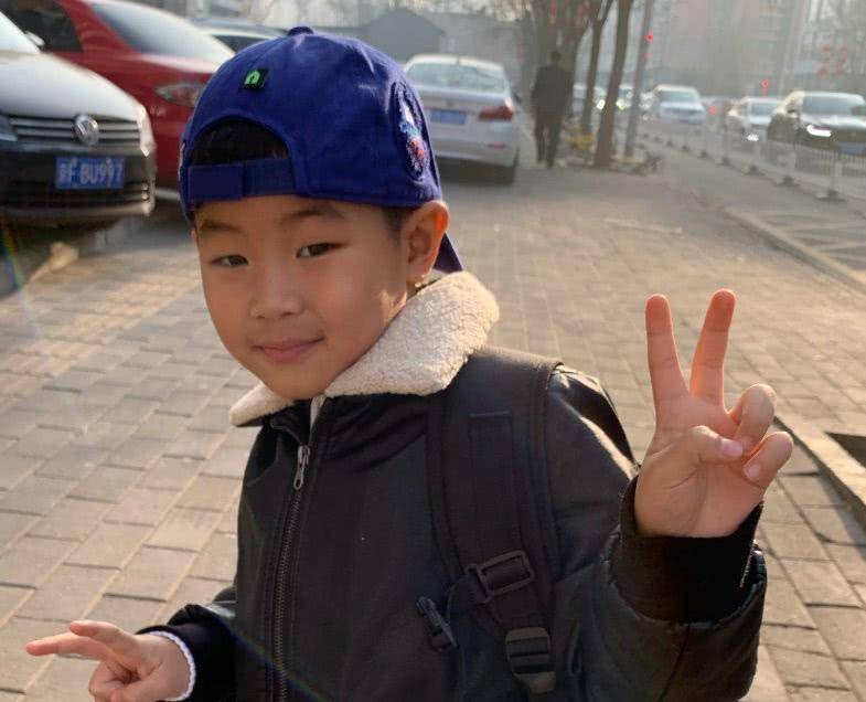 沙溢小儿子整容式长大近照变化有点大同小时候判若两人