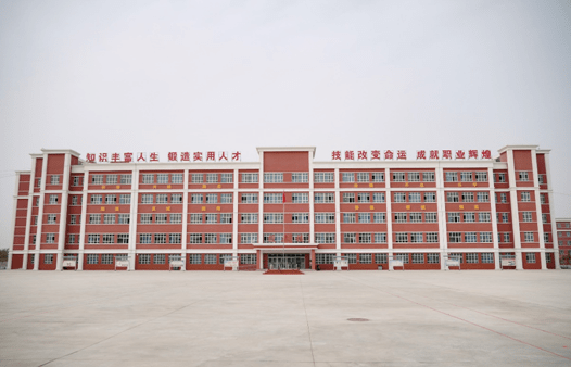 于田县农牧民职业技术学校位于于田县玫瑰小镇,占地面积210亩,是一所