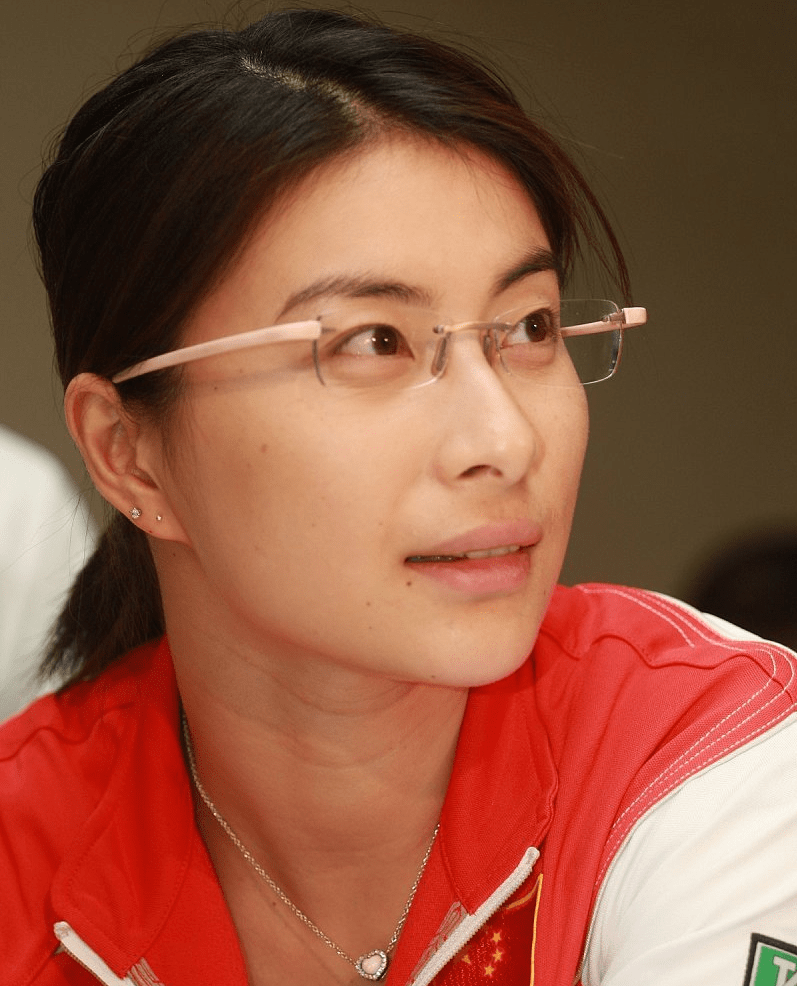 原创年纪轻轻身价百亿霍家有女霍思纬才能不输霍启刚