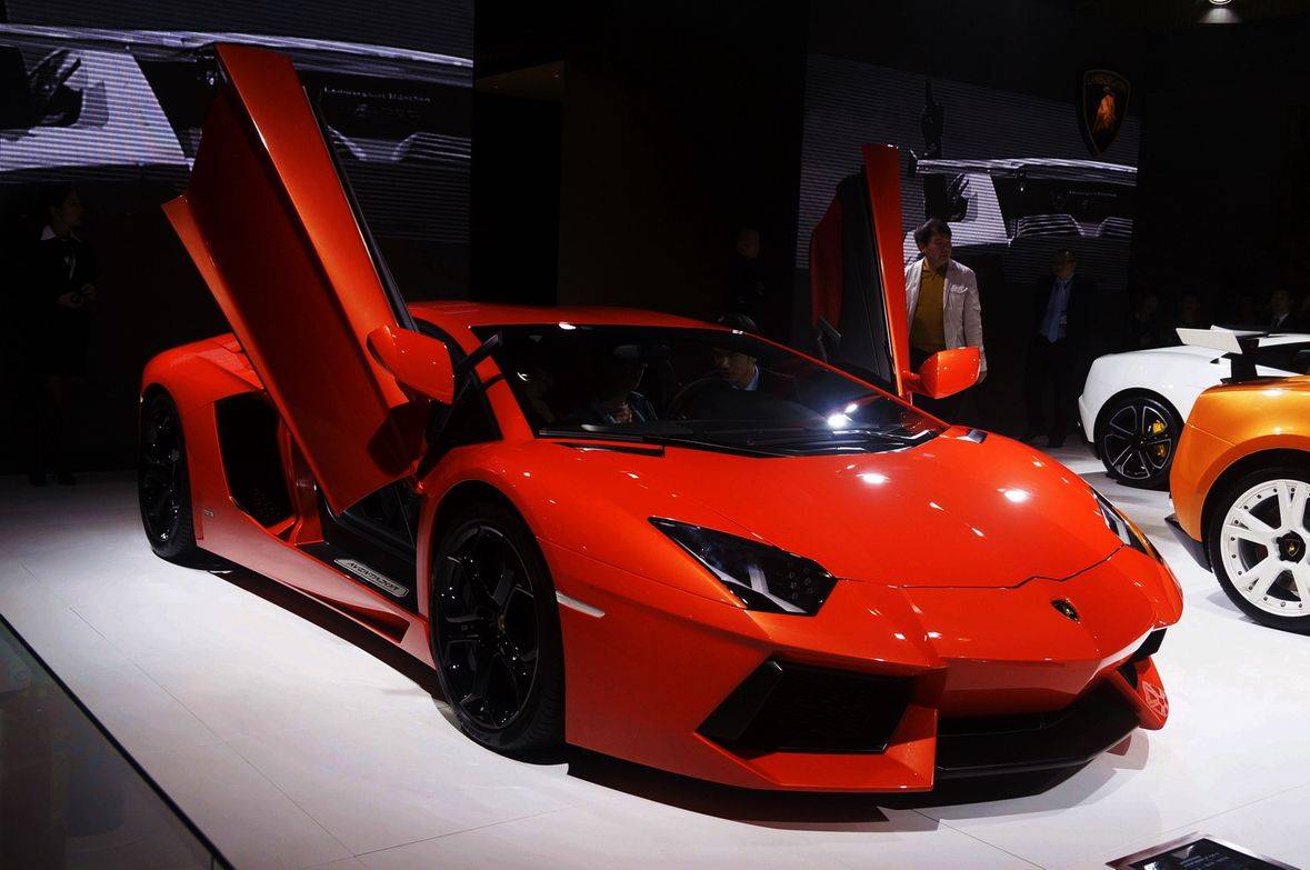 百万豪车为何反而要"裸车"上路?保险公司:原因很现实,大家都懂