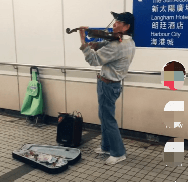 原创韦蝠王刘长生还在卖艺现身天桥苍老憔悴在街头表演已长达两年
