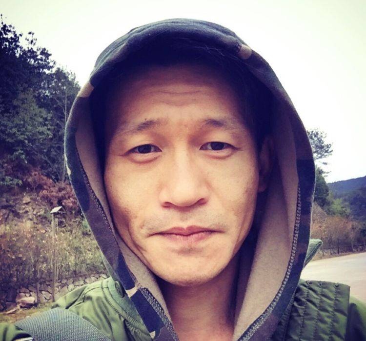 因长相丑被嘲笑,出道20年都演反派,三次合作刘德华,现终成名_余皑磊