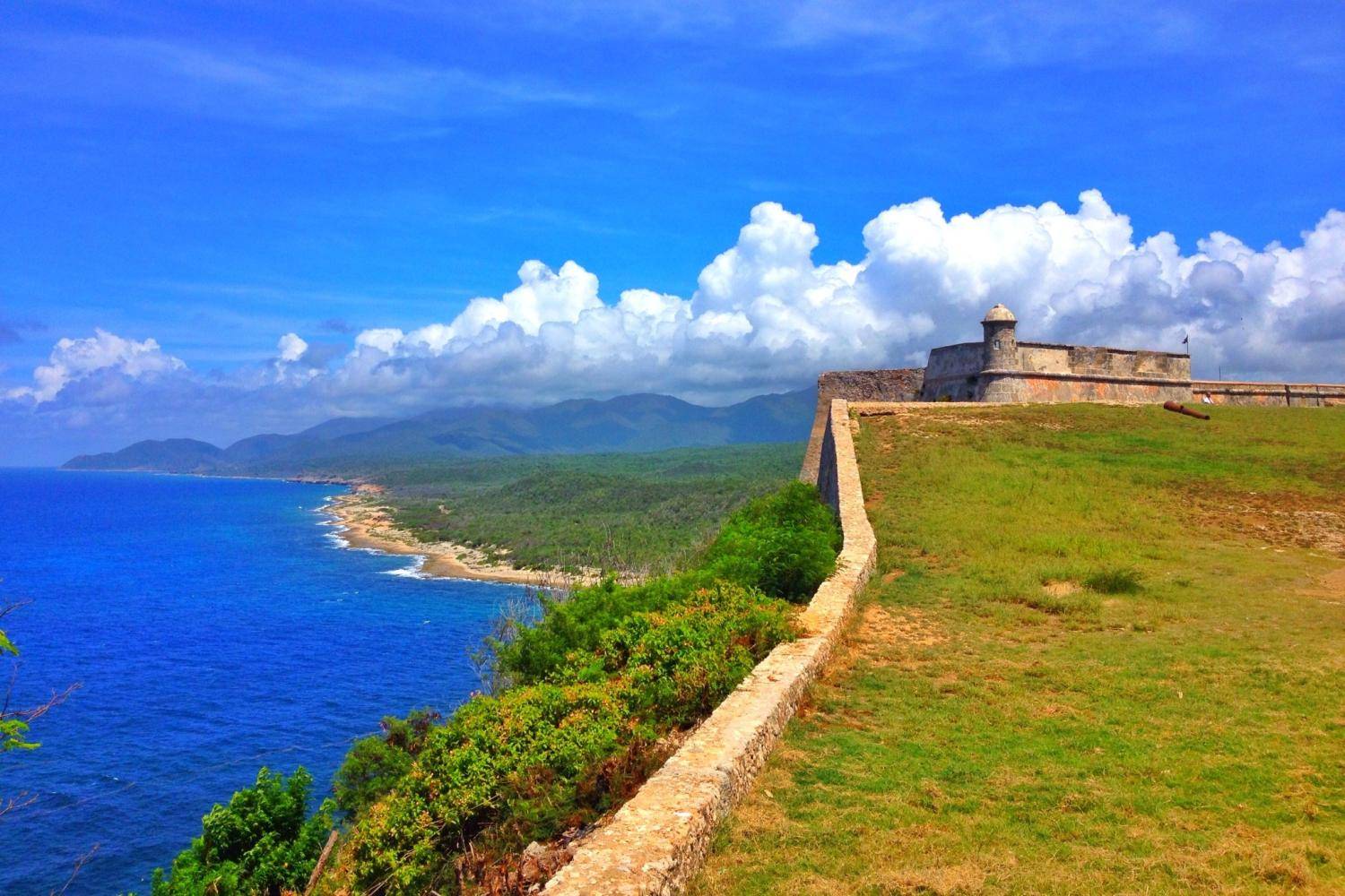 世界上最郁闷的国家,每14人就有1个大学生,手机却刚能上网_古巴