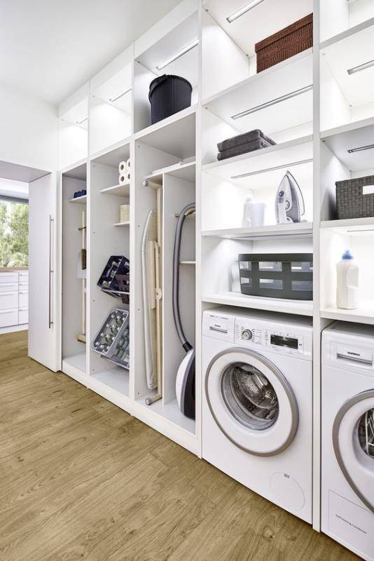 如果洗衣间没有独立的房间,可以用隔板,帘布,橱柜等划分成一个区域,在