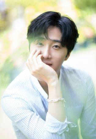 丁一宇帅气近照公开 出身医生世家家世显赫 凭搞笑一家人一炮而红