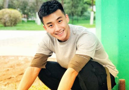 讲诉了元气少女苏静静女主角与不食人间烟火的在逃总裁顾荣男主角产生