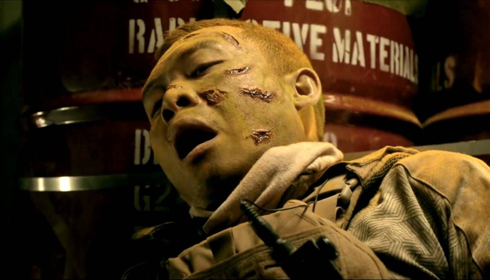 《红海行动》杨锐的真实结局,沾染上污染物,搞不好会诱发癌症_黄饼