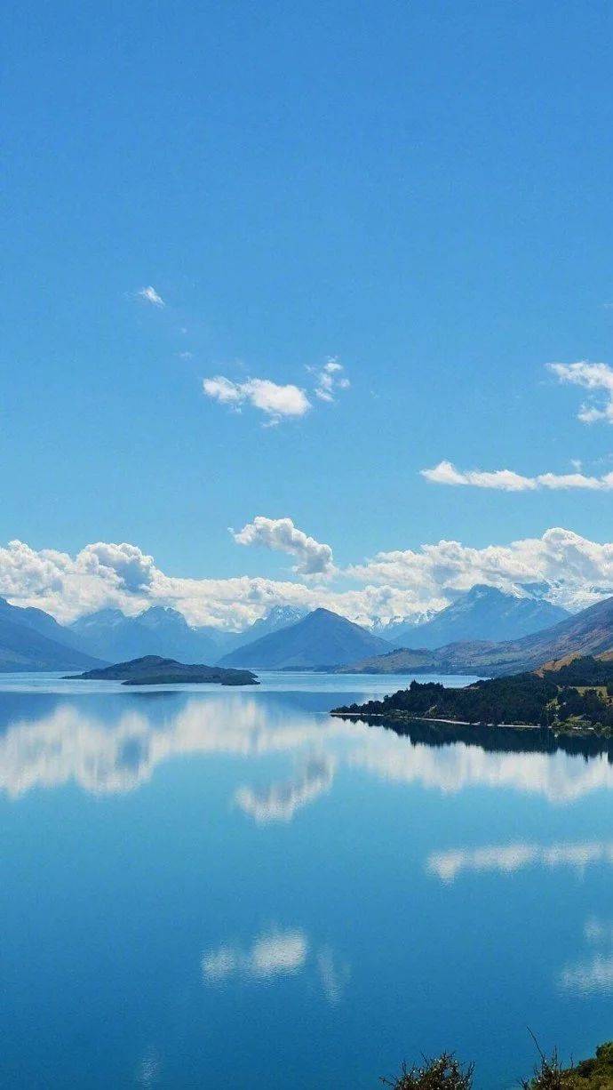 晚安心情语句句子美图:特别累,不想跟谁闹,也不想和谁好