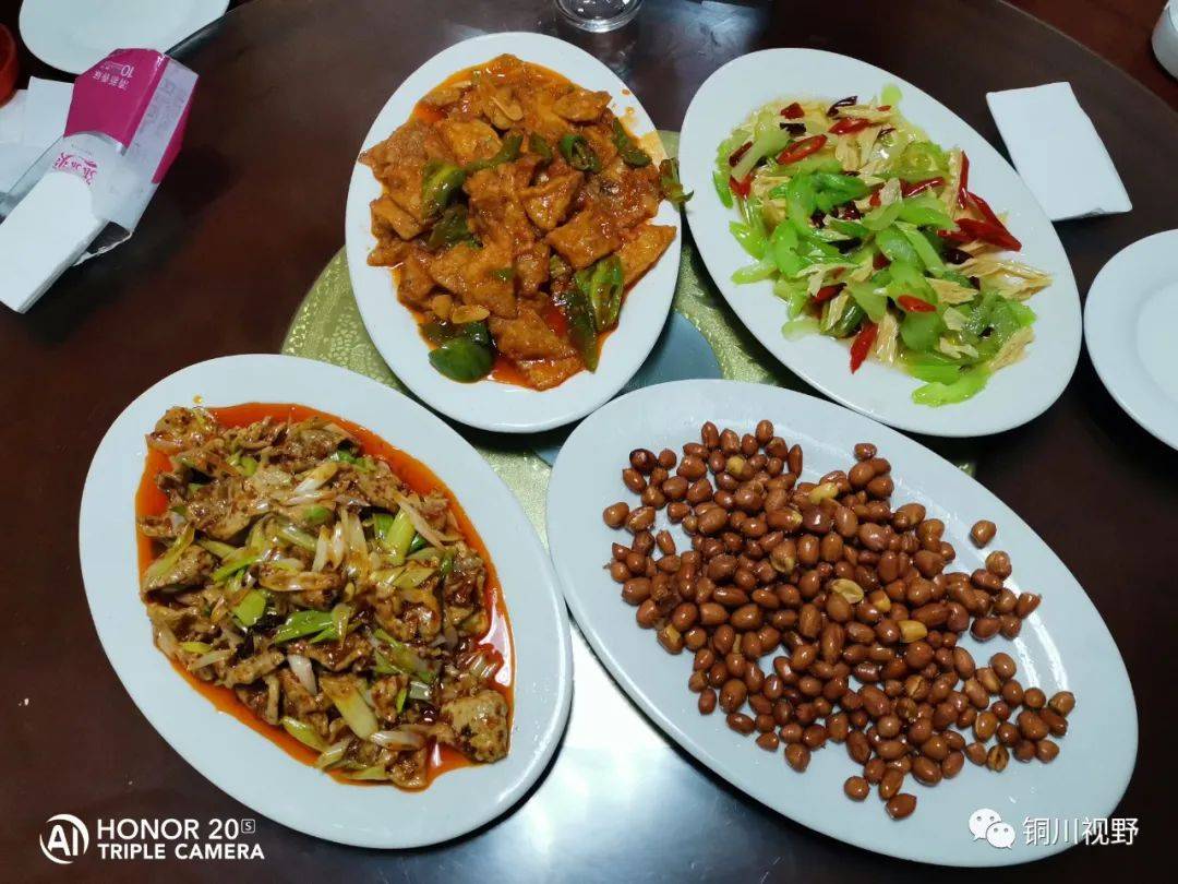 陕菜系列讲究的就是实惠,在铜川的任何一个小餐馆做的都很地道