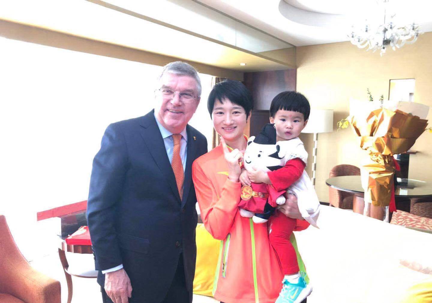 吴静钰与丈夫侯琨与2014年结婚,丈夫是一名体育收藏家,两人婚后也非常