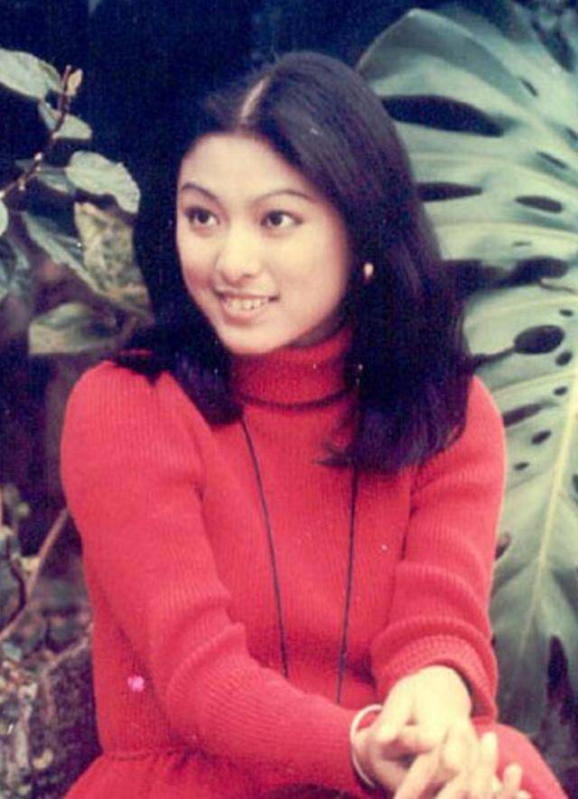 米雪三姐妹罕有同框受访!自曝当年周润发险些去世,亲揭荧幕初吻_时候