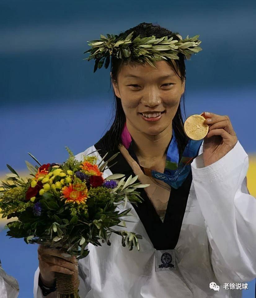 明明可以靠颜值,偏偏非要靠实力——记河南女篮名宿潘丽_大学生篮球