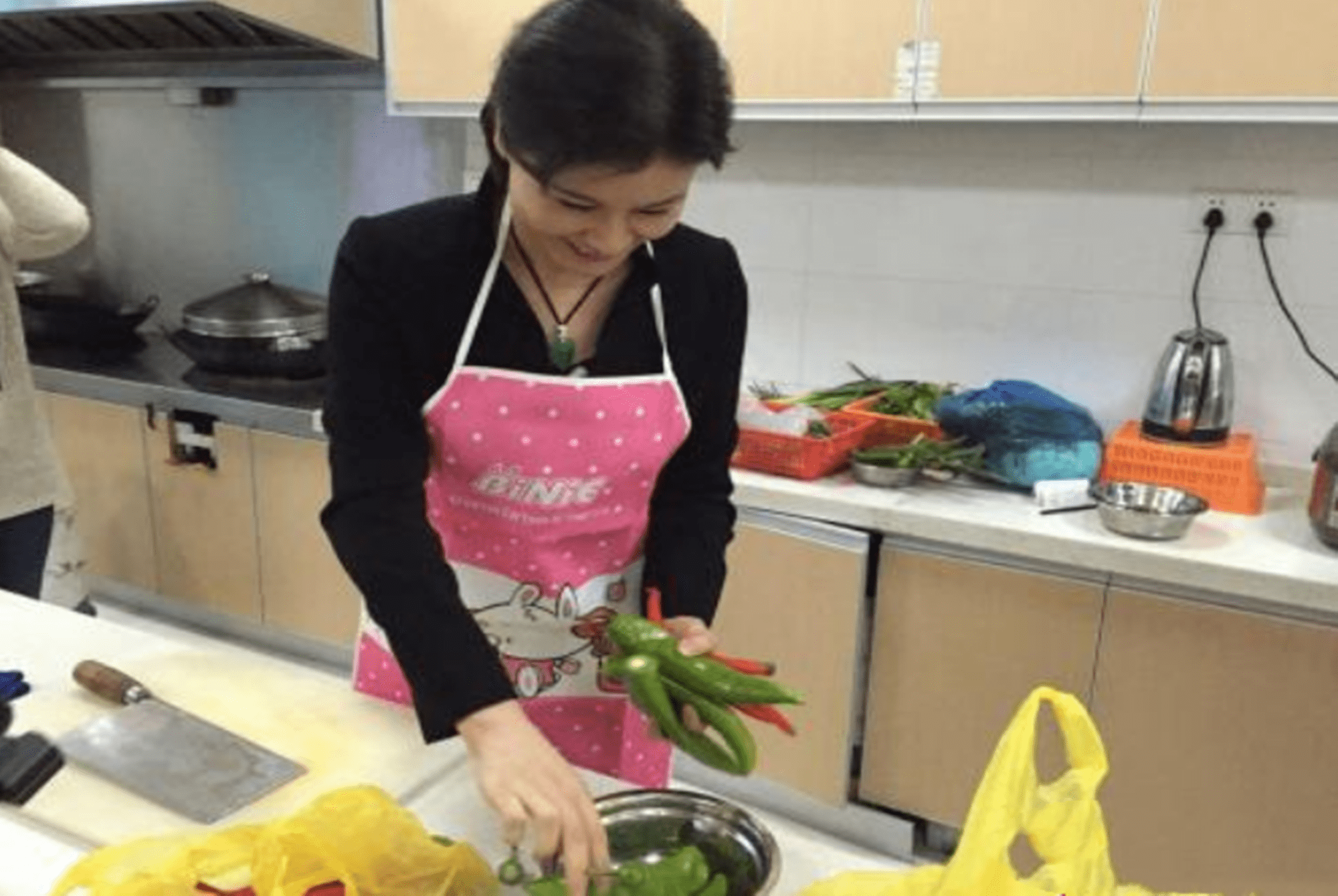 十指不沾阳春水的宝妈被孩子吐槽:不怕打不怕骂,就怕我妈想做饭