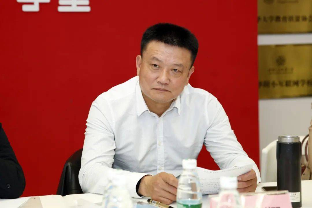 探索面向未来的教育芜湖市高新区弋江区领导一行莅临慕华成志参观交流