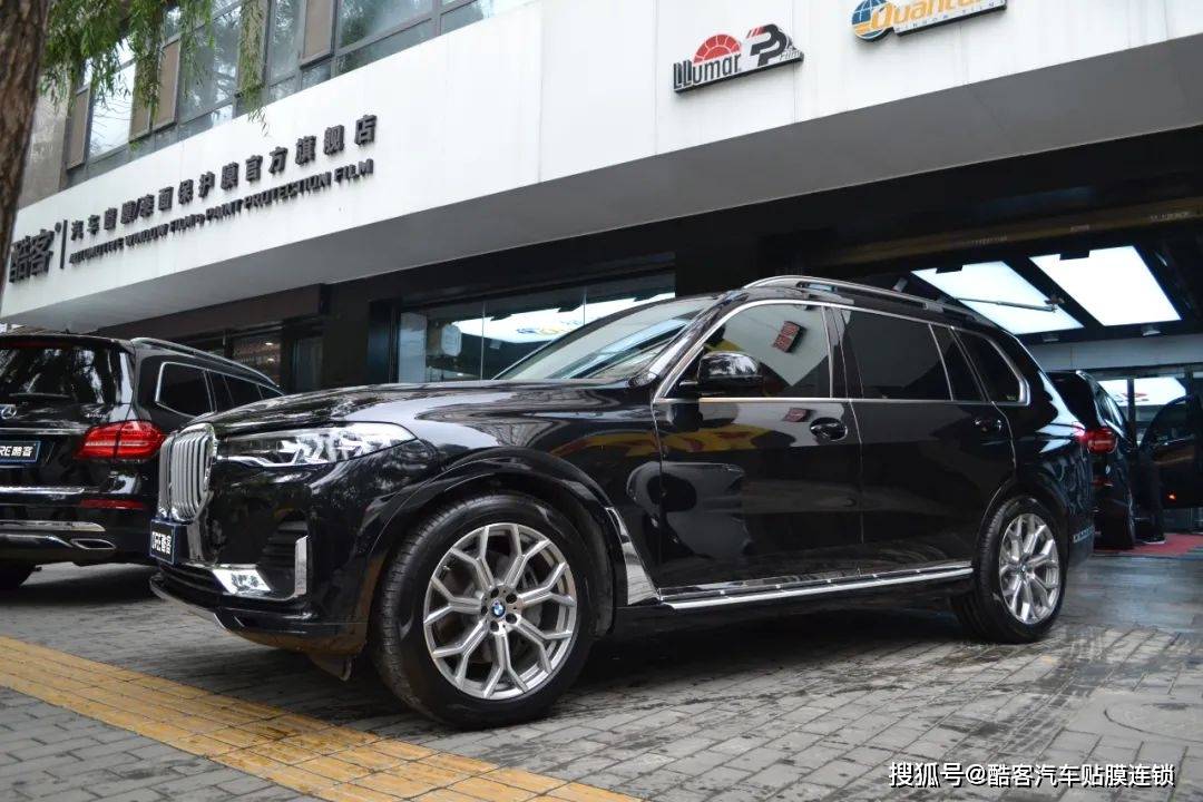 车衣案例宝马x7装贴圣罗隐形车衣透明漆面保护膜