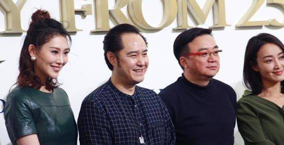 冯雷和吴秀波一起摆地摊后来还成了反派专业户