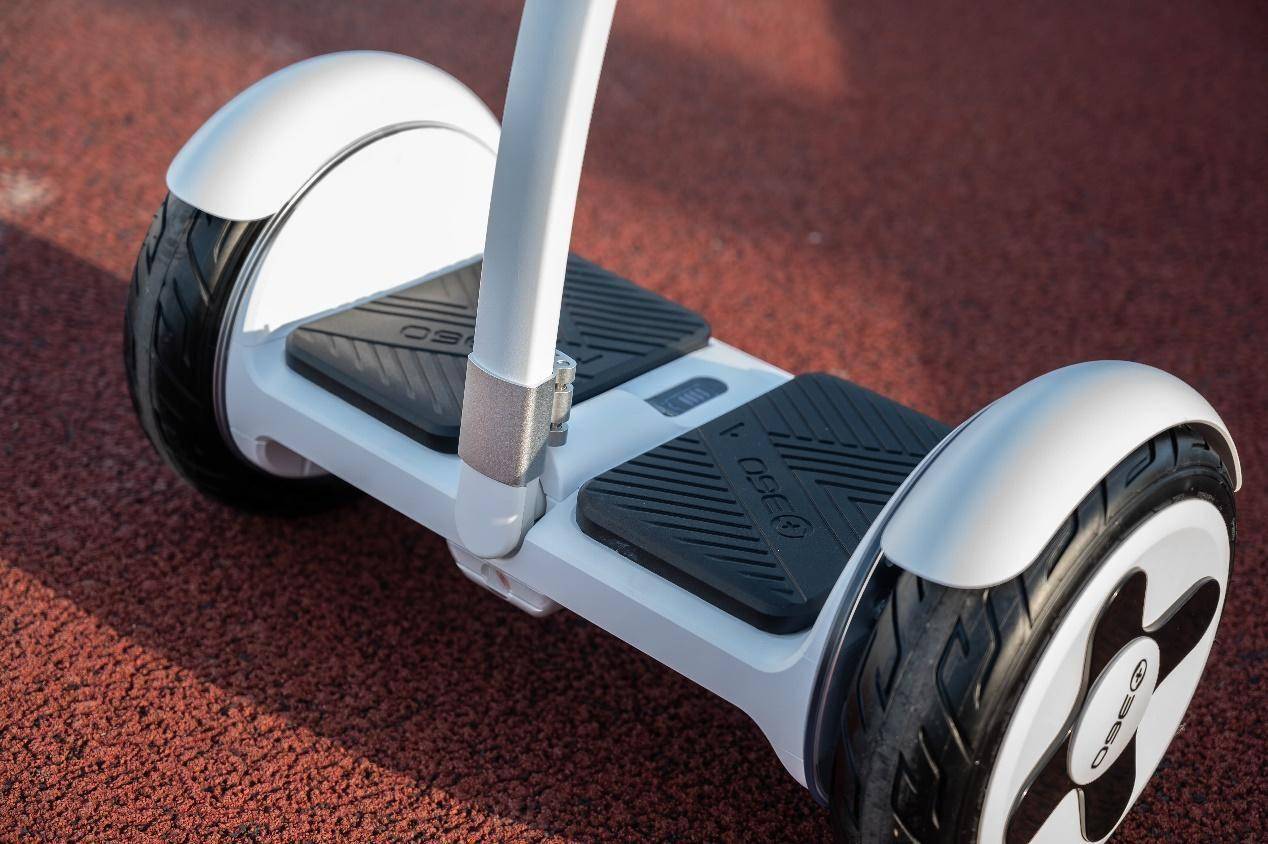 脚下生风360度溜达利器360平衡车p1上手试玩