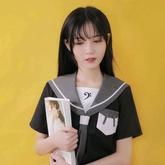 原创和平精英最强女主播呆萌一颗手雷打懵对手被给予全场最高评价