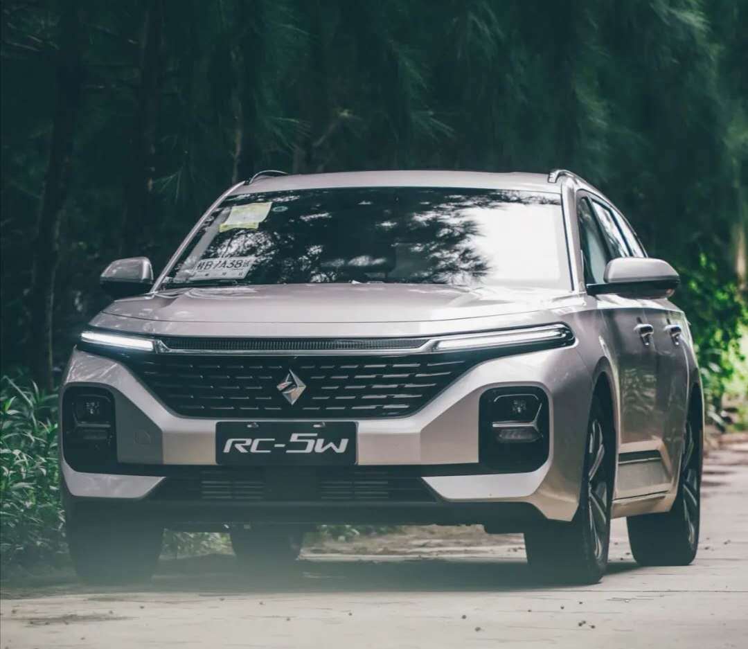 适合自驾游的年轻人首款"瓦罐"新宝骏rc-5w,可以露宿