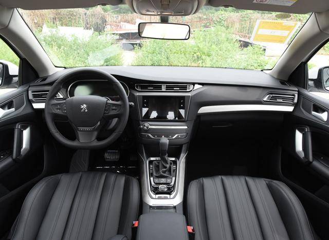 外观华丽内饰标致东风标致408才是真正的家轿车