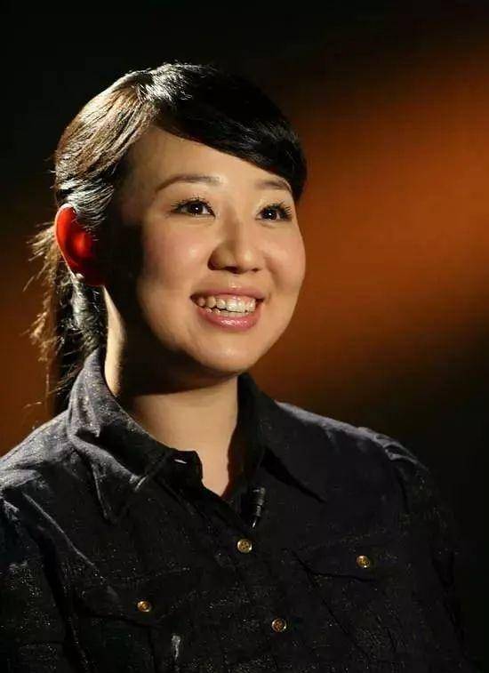 37岁关凌嫁金牌制片人儿子帅女儿颜值高如今一家四口很幸福