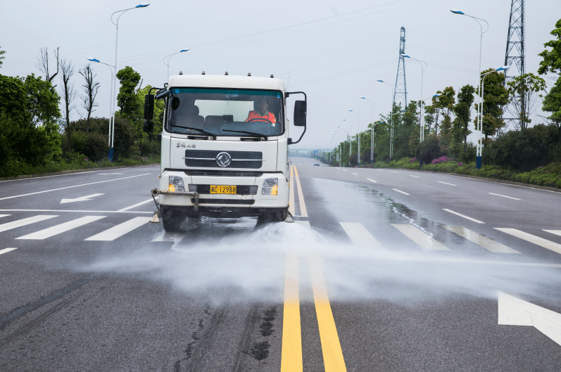 道路清扫保洁中如何用好洒水车?仁仁洁集团环卫精细化用好扫水车