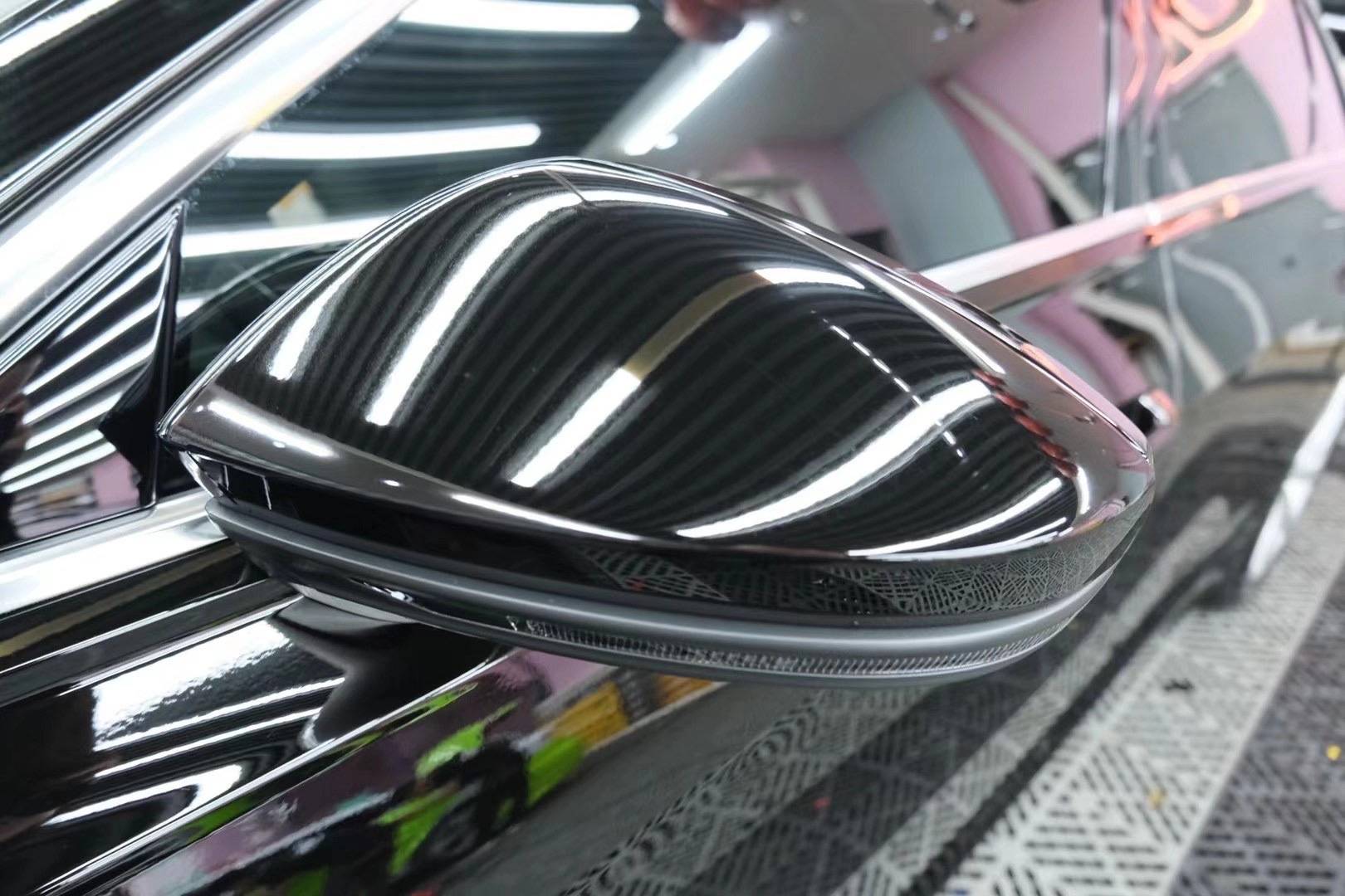 南昌奥迪a6l贴黑珍珠钢琴黑隐形车衣-贴上直接秒变黑色金属漆车身