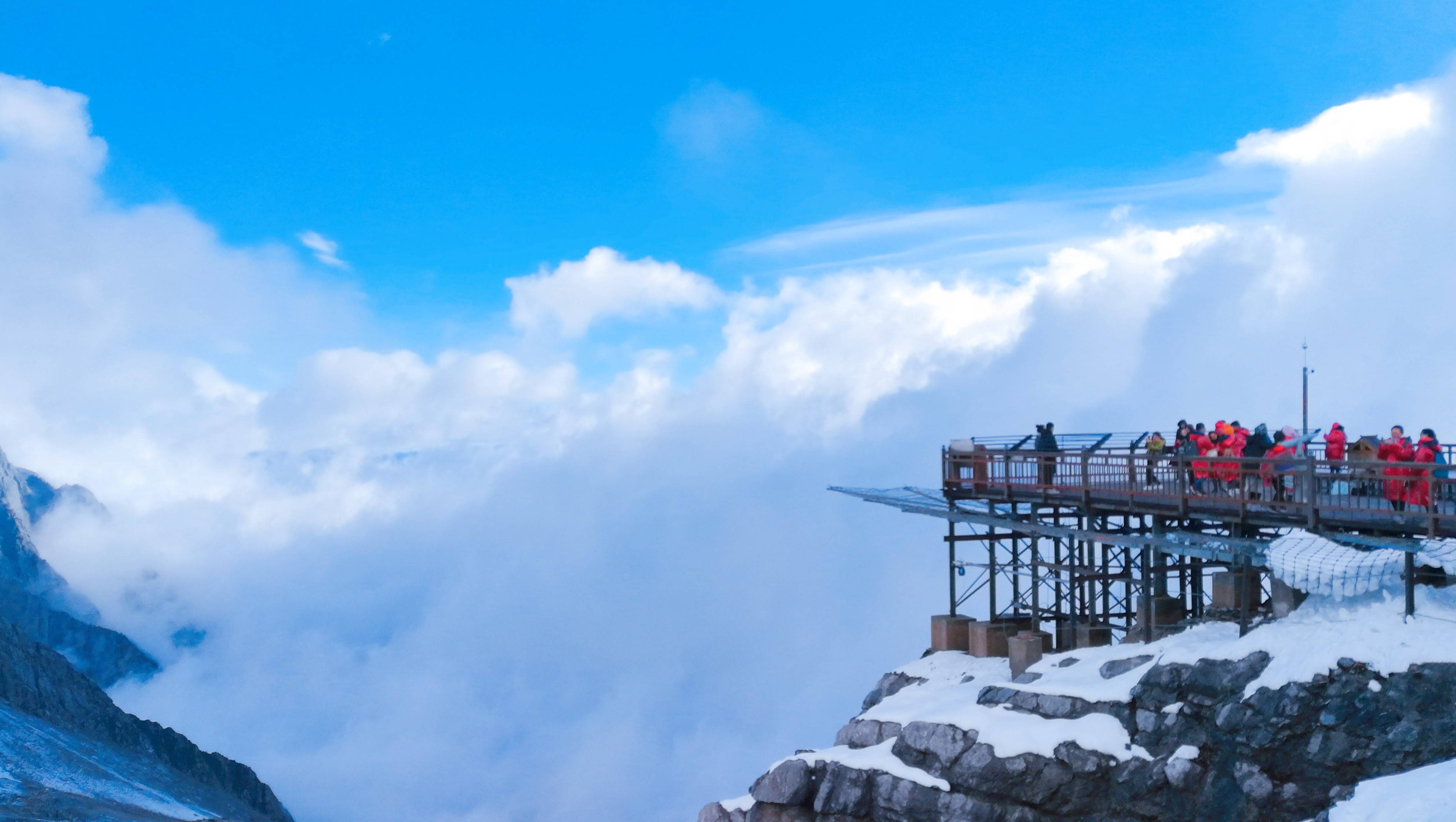 银装素裹,云海缥缈,宛如仙境,玉龙雪山迎来至美时刻!