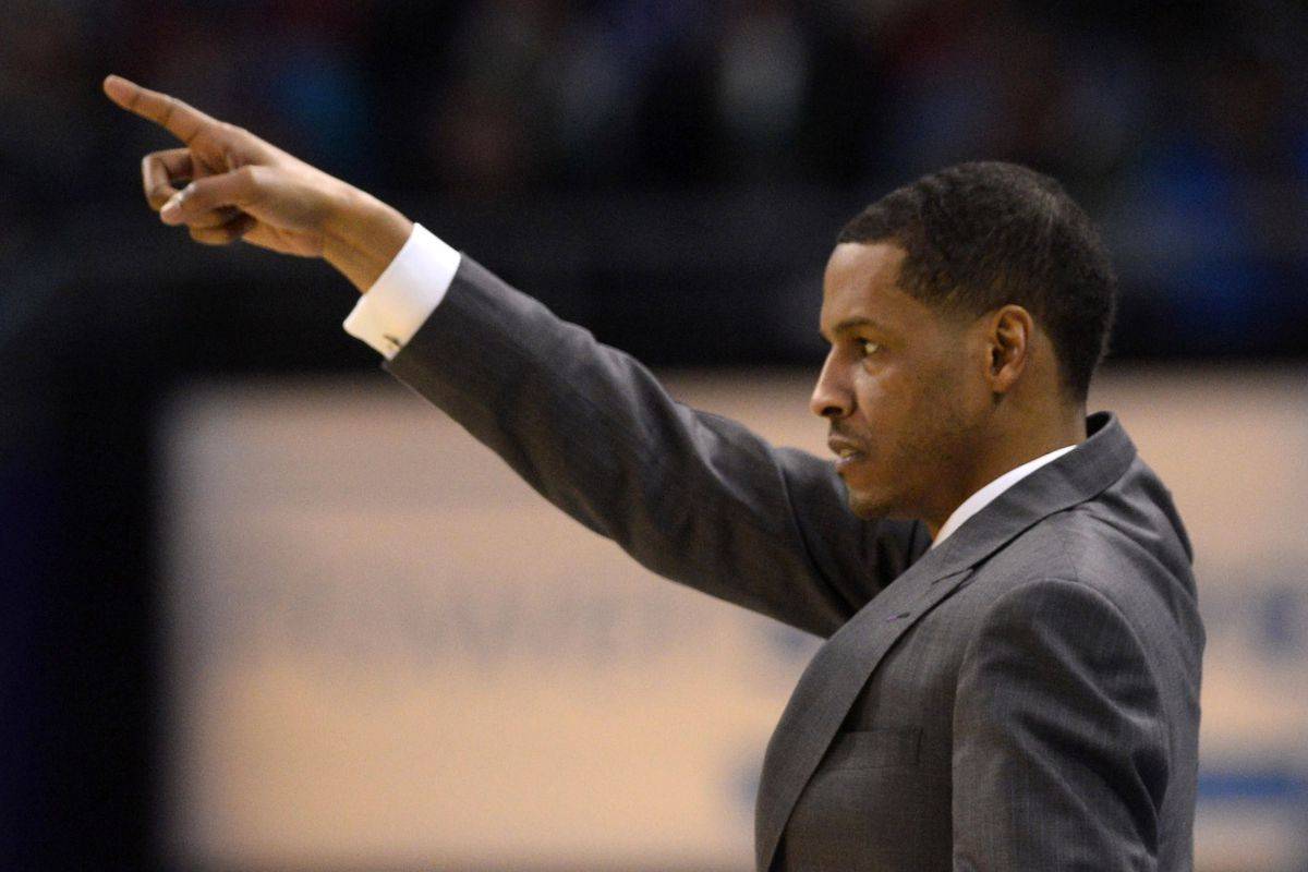 塞拉斯达成协议,后者成为新任主帅,球队开始围绕他组建教练团队