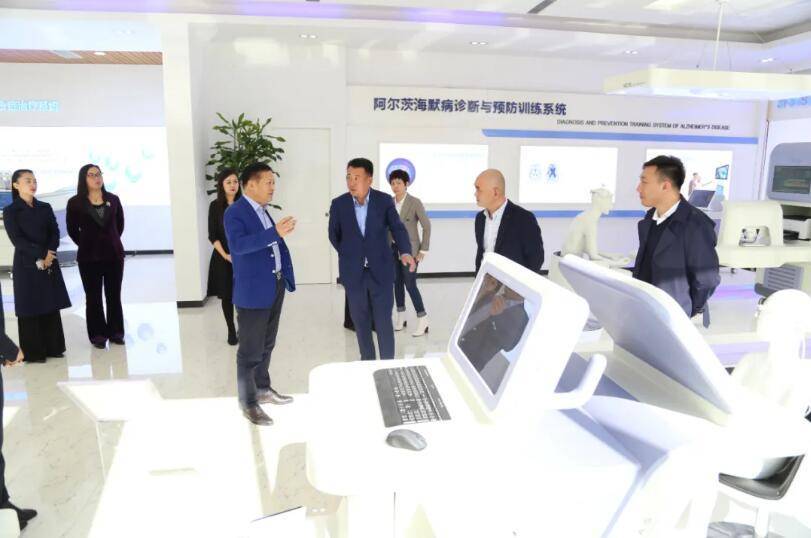 天士力集团高管考察惠斯安普公司_叶军