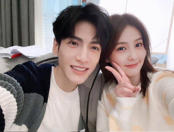 袁帅与江君的故事已然结束,面对职场他是雷厉风行果断的袁总,面对江君