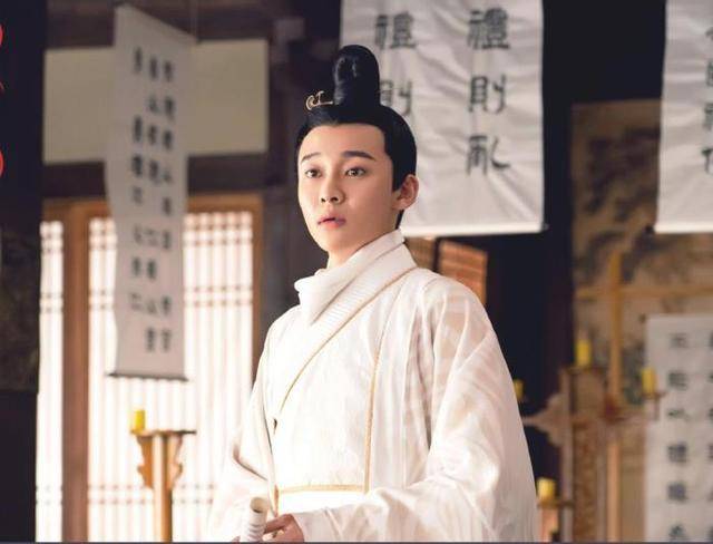 例如这首小令《长相思· 惜梅》别有情调:寒相催,暖相催.