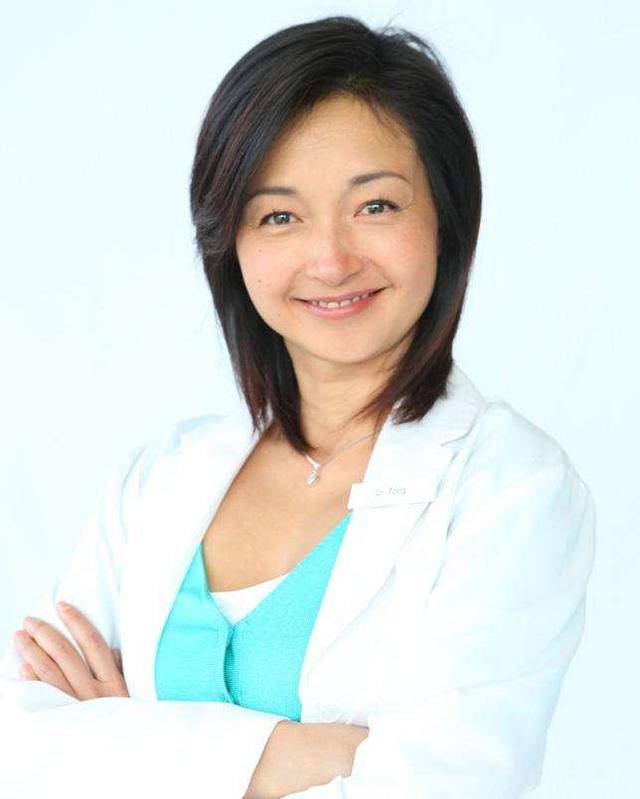 最美郭襄李绮红罕见露面50岁满脸鱼尾纹网友大呼认不出