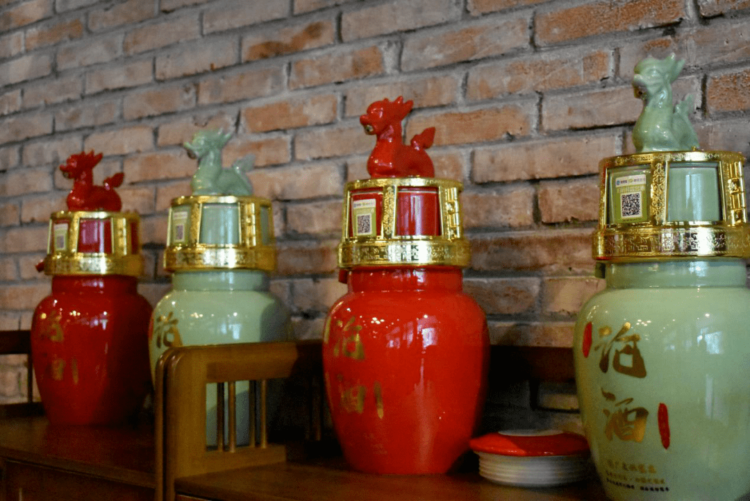 当江湖论酒智能售酒机铺设到店里后