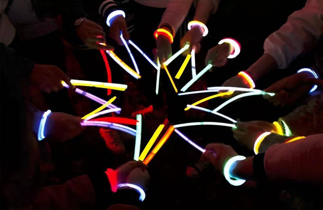 赶走"亚健康",与光,影,星光来一场激情的荧光夜跑之旅
