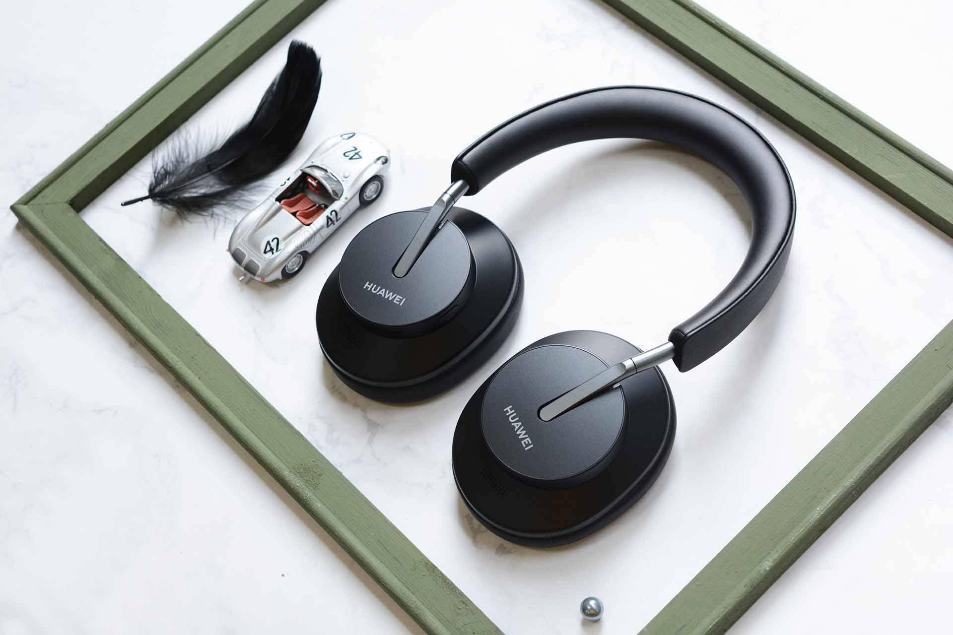 黑色典雅金色耀眼华为freebudsstudio头戴耳机图赏