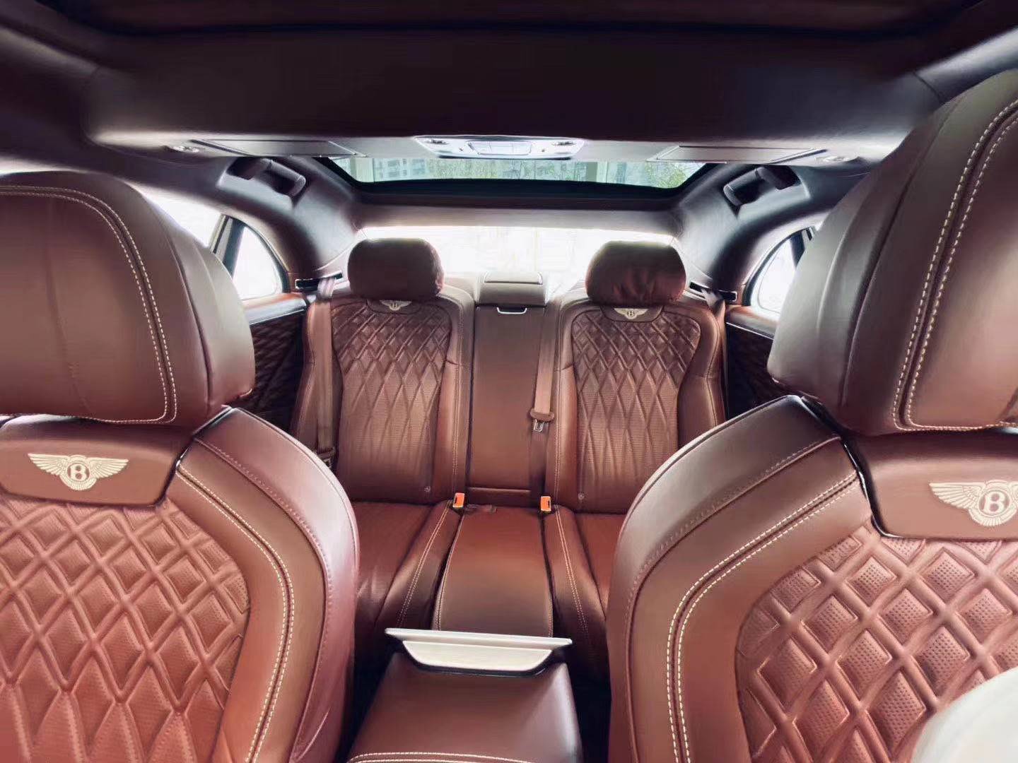 2020款宾利飞驰 极致大空间轻松碾压同级车_后排